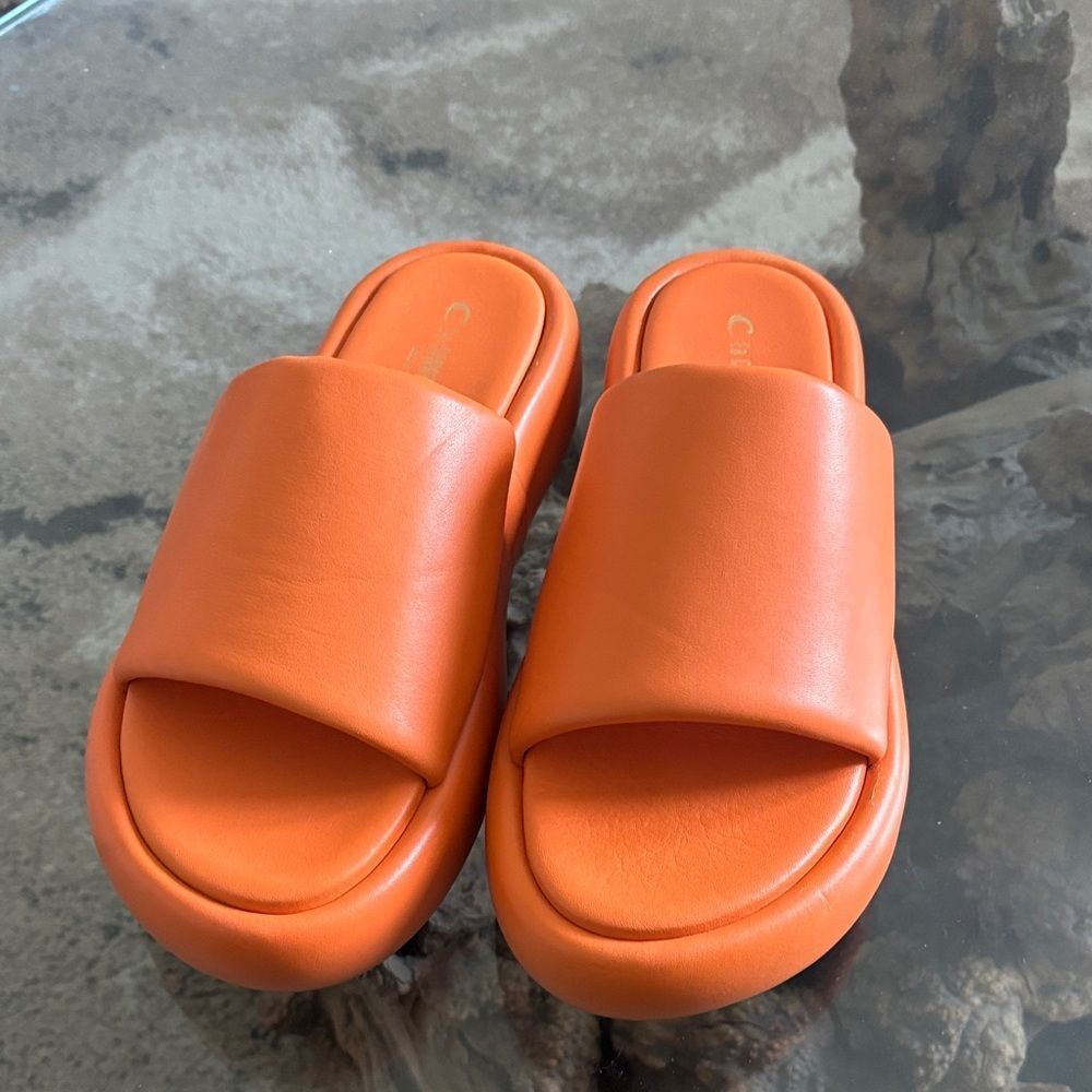La CANADIENNE Vibrant Orange Slide Sandals